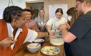 Arepas sind angerichtet / Welthaus Linz Arepas sind angerichtet
