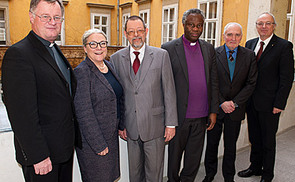 v.l.n.r.: Scheuer, Tuppy, Pöll, Okoro, Leitenberger, Bünker. Nicht im Bild: Kardamakis u. Aydin.